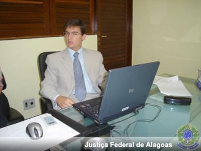 Imagem: Juiz federal titular da 8ª Vara recebe outros magistrados para mutirão no município