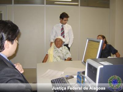 Imagem: Doente, dona Cícera também conseguiu sonhada pensão