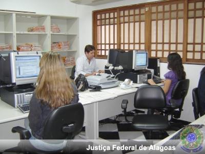 Imagem: Funcionários em atividades na Subseção Judiciária de União