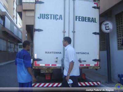 Imagem: Caminhão segue para Tribunal em Recife