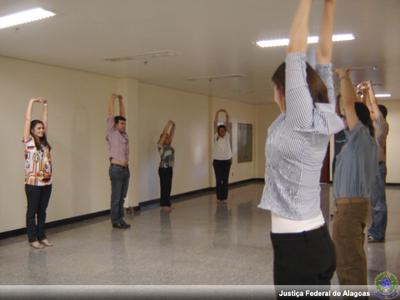 Imagem: Ginástica Laboral na Justiça Federal em Alagoas