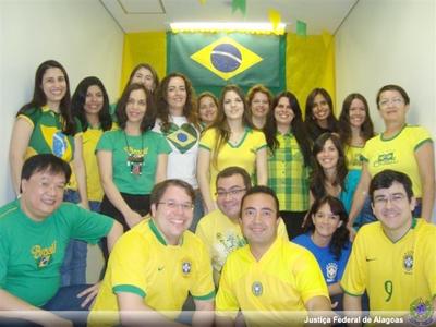 Imagem: Equipe vencedora do concurso "Essa Torcida é Federal"