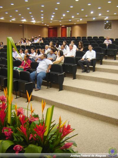 Imagem: Servidores participam de comemoração