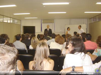 Imagem: Diretor do Foro, Paulo Cordeiro recepciona novos servidores