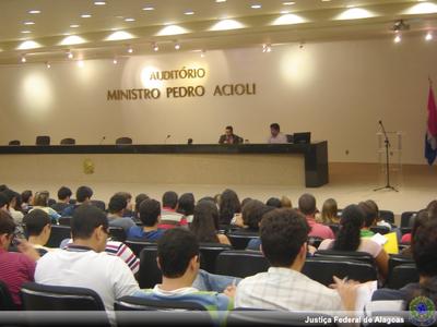 Imagem: Pedro Henrique é advogado, prof. da UFAL e coordenador do curso de Direito da SEUNE