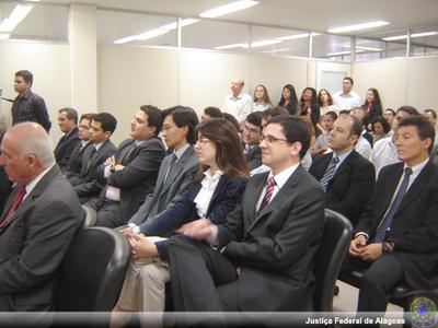 Imagem: Magistrados federais e convidados prestigiam lançamento