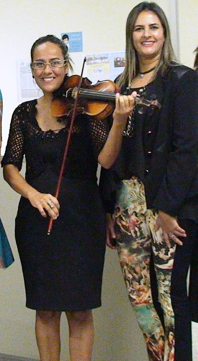 Imagem: Violinista Karina e servidora Fátima Barbosa