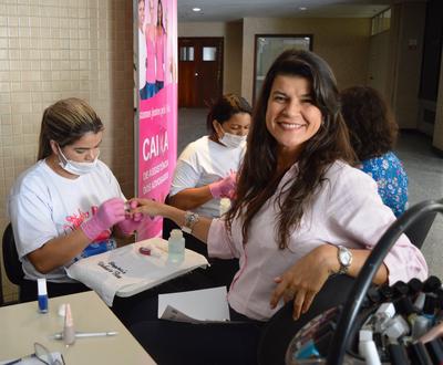 Imagem: Com esmaltação de unhas como brinde