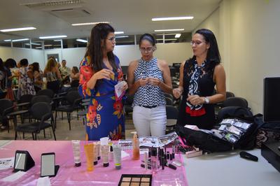 Imagem: Oficina de maquiagem com consultora da Mary Kay