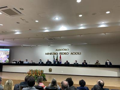 Imagem: Solenidade reuniu autoridades no auditório da JFAL