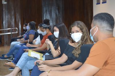 Imagem: Estudantes foram acolhidos no auditório da instituição