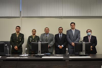Imagem: Magistrados e militares se reuniram na sala de reuniões e sessões da JFAL