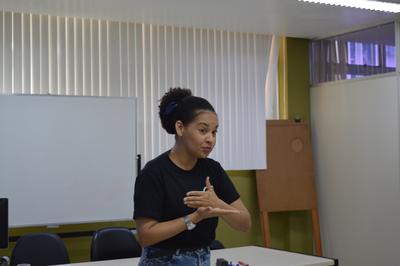 Imagem: Durante as aulas, a professora Isabel Alvim ensinou termos cotidianos e jurídicos