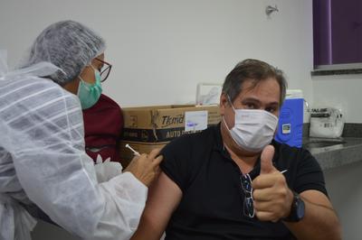 Imagem: Marco Malta aproveitou a ação e tomou a vacina de Gripe