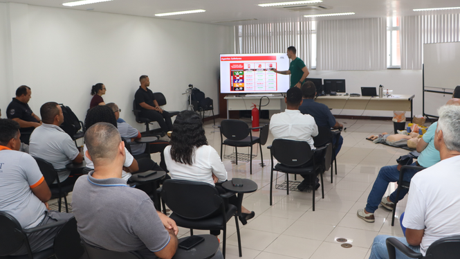 JFAL Servidores e terceirizados realizam curso de brigada de incêndio