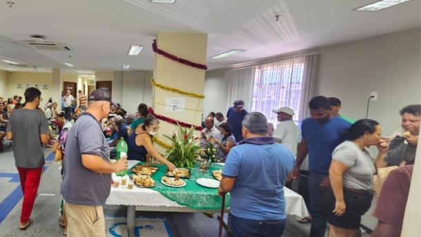 Imagem: Café da manhã foi servido par quem chegava para perícias e audiências e foi reposta várias vezes durante o dia