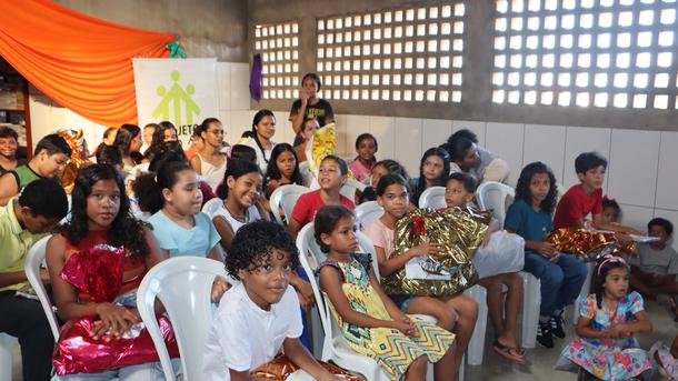 Imagem: Presentes de magistrados, servidores, terceirizados e estagiários da JFAL foram entregues na tarde desta segunda-feira no Projeto Grota do Rafael