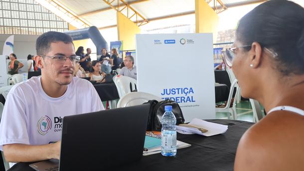 Imagem: As pessoas aproveitaram a oportunidade para buscar informações sobre os serviços oferecidos pela JFAL