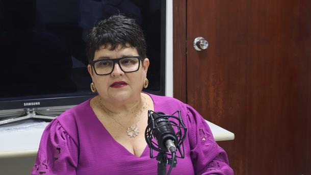 Imagem: Adriana Alves dos Santos, presidente da Comissão de Bem-Estar Animal da Ordem dos Advogados do Brasil (OAB) em Alagoas, conversa a respeito dos casos de violência contra animais em Alagoas e no Brasil.