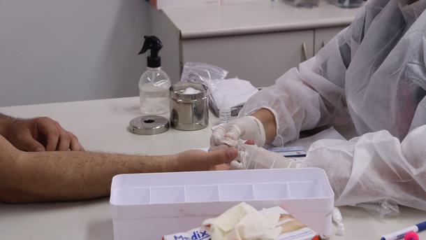 Imagem: A testagem rápida para hepatite é uma ferramenta essencial para o diagnóstico precoce e o tratamento eficaz da doença