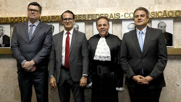 Imagem: Da esquerda para a direita, juízes federais André Granja e Antônio José, desembargador federal Ivan Brito e juiz federal Aloysio Cavalcanti