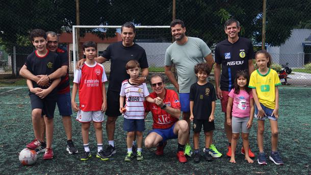 Imagem: Pais e filhos participaram do evento de Dia dos Pais, no campo da Assejuf